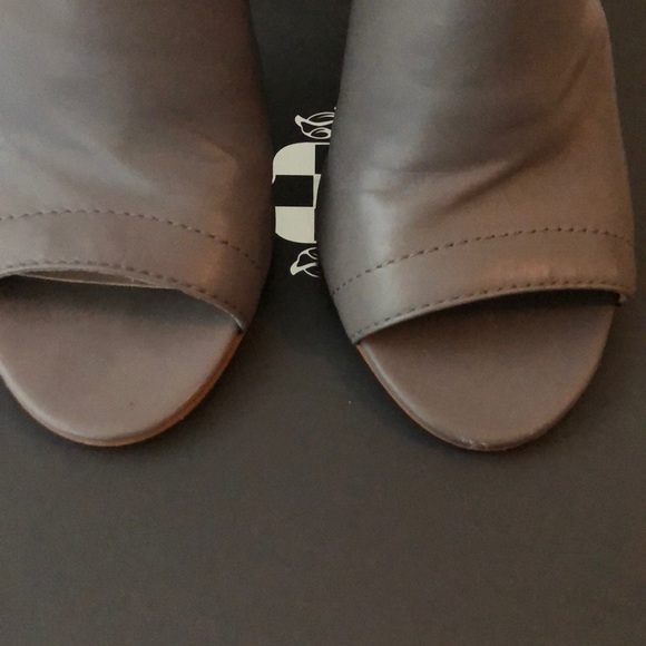 Vince Camuto Vamelia Heel, size 8M - Picture 8 of 8